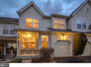 104 Green Valley Cir, Dresher, PA 19025