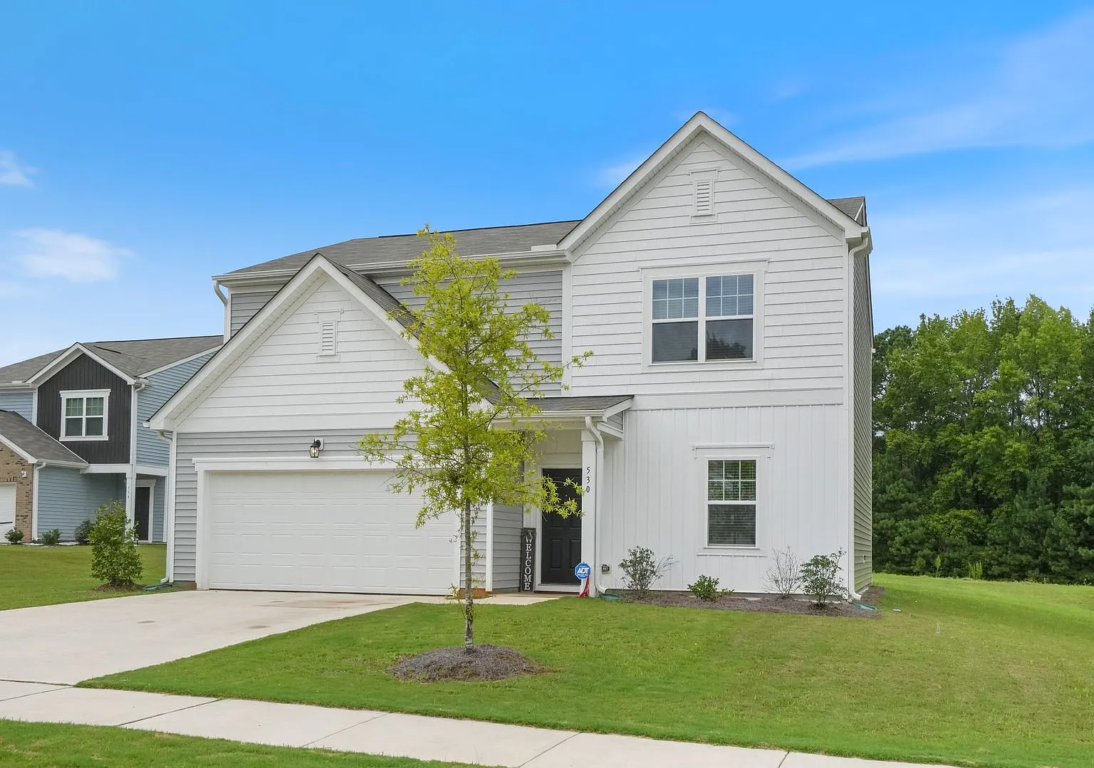 4 bedroom 2.5 bathroom Single Family Home — Photo 1