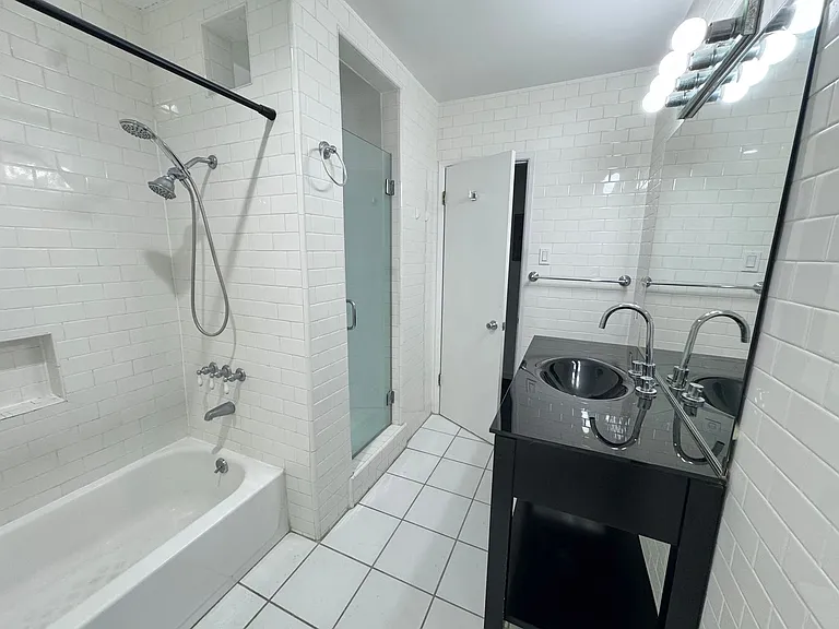 307 S Clark Dr — Photo 25