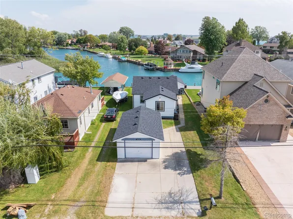 8893 Anchor Bay Dr, Clay, MI 48001