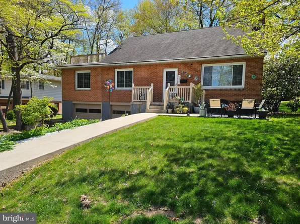 121 Woodland Rd, Wyomissing, PA 19610