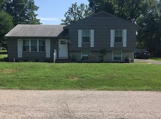 301 SW 8th St, Oak Grove, MO 64075