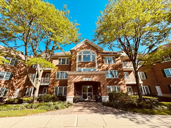 2640 Summit Dr Unit 103, Glenview, IL 60025