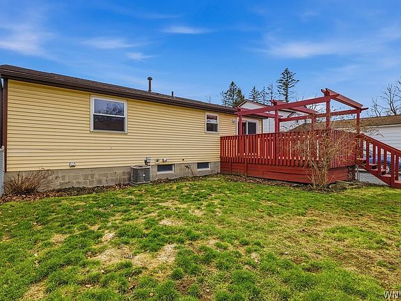 4th image of 422 Rowley Rd