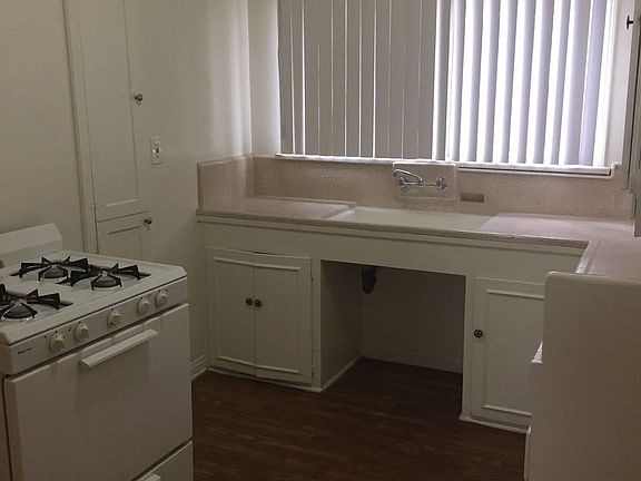 5th image of 1116 E 5th St APT 02