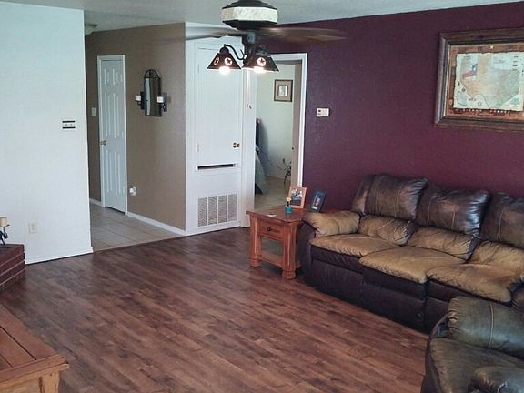 4th image of 407 Valley View Dr