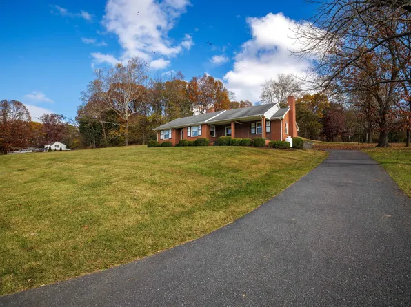 952 Old White Hill Rd, Stuarts Draft, VA 24477