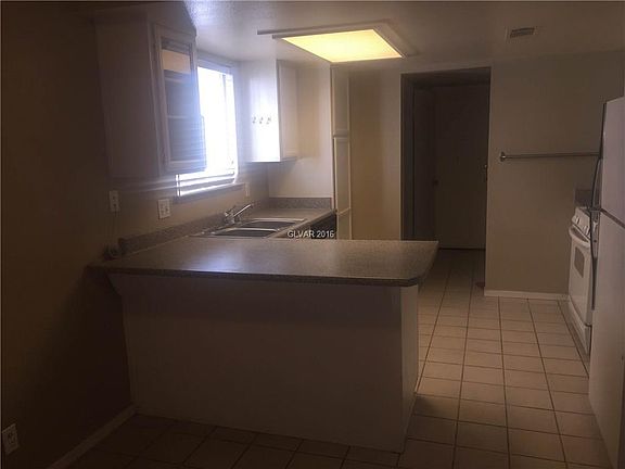 3rd image of 1008 Bird Springs Dr