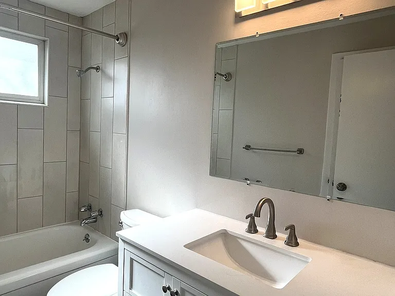 Oak North Apartments — Photo 10