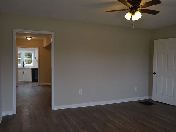 3rd image of 1996 Dames Ferry Rd