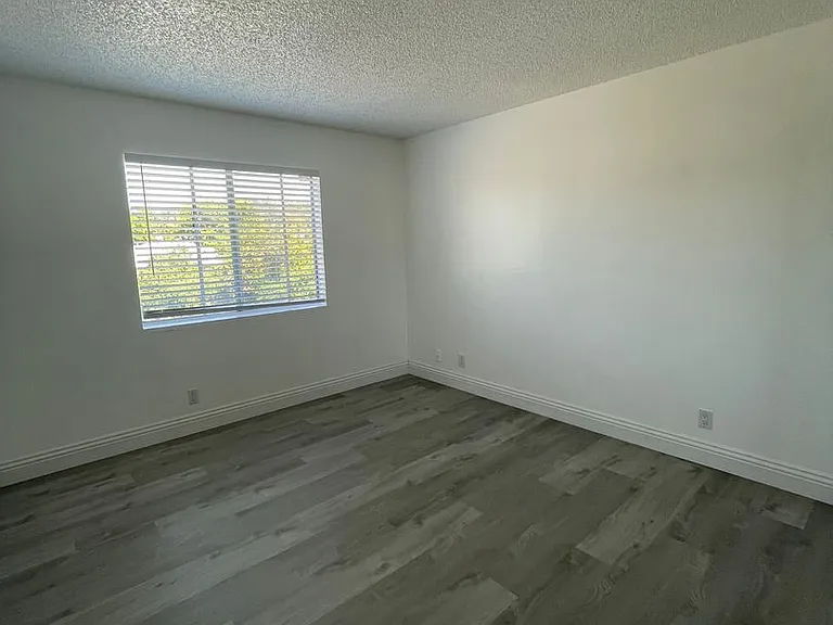 Atwater Flats — Photo 13