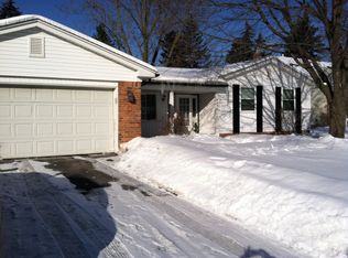 2993 Walmsley Circle Dr, Lake Orion, MI 48360