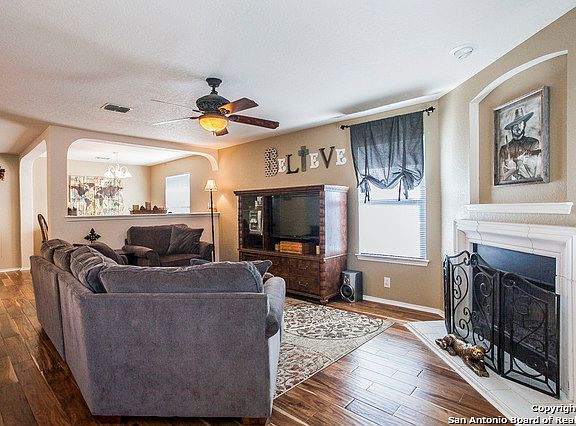 4th image of 224 Rock Springs Dr