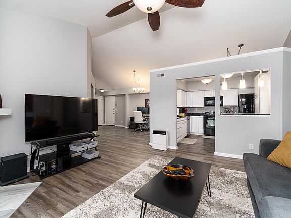 5th image of 2469 Fountain Pl Unit C