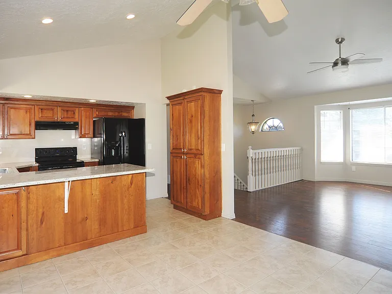1179 E 2450 N — Photo 25