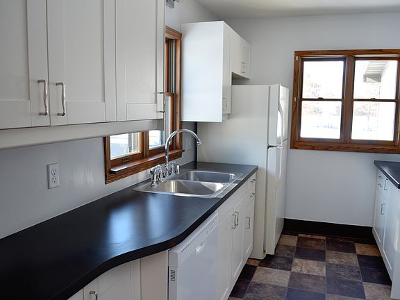 4th image of 218 W 16th St