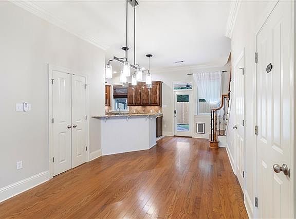 3rd image of 849 Montgomery St