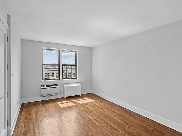 2400 Webb Ave #7K — Photo 6