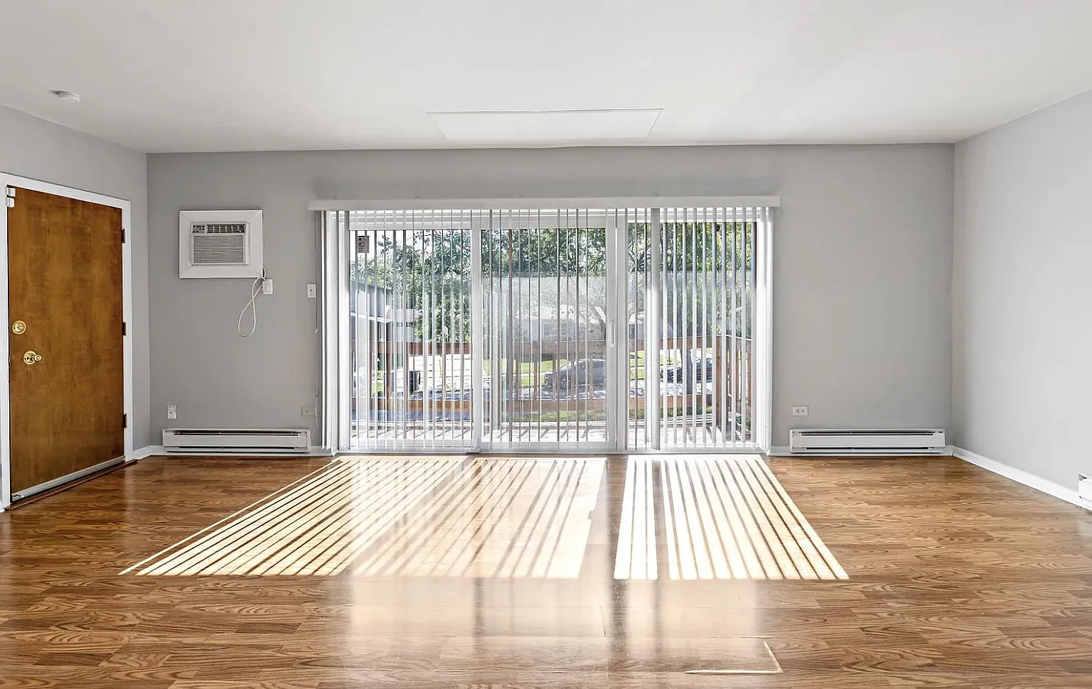 2 bed, 900 sqft, $1,950 — Photo 2
