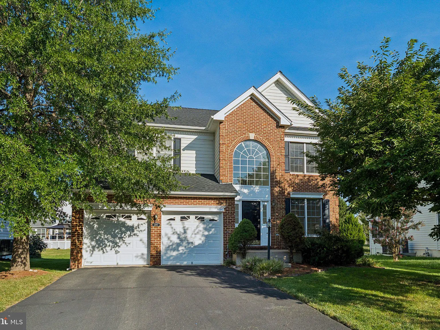 4 bed, 3.5 bath, 4169 sqft, $3,999 — Photo 3