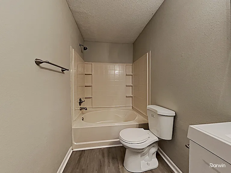 1933 Southernwood Ln — Photo 14