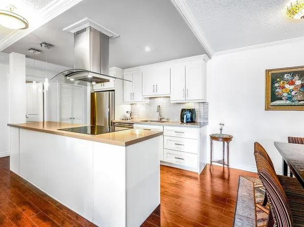 2020 Fullerton Ave #306, North Vancouver, BC V7P 3G3