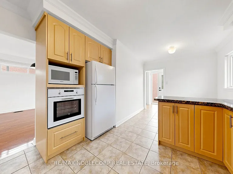 8 Summerfield Cres — Photo 17