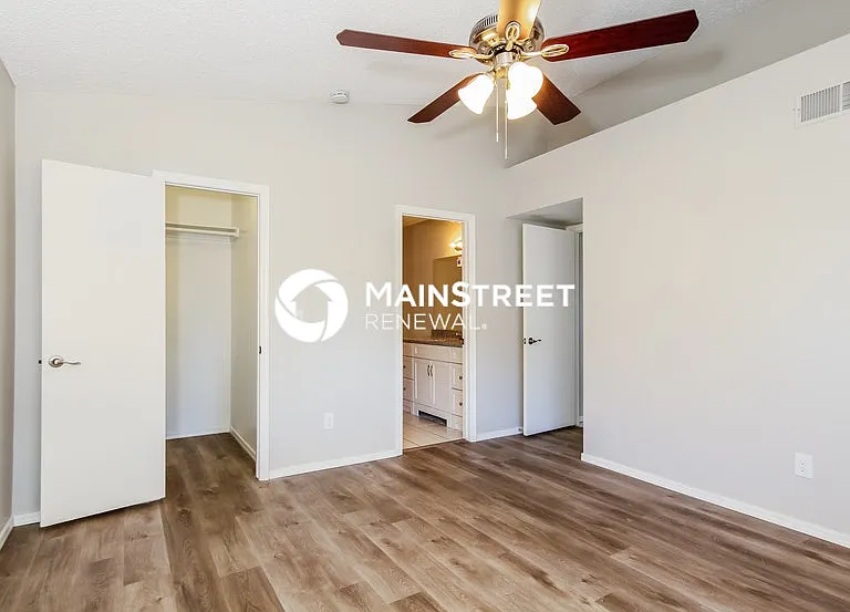 8729 W Athens St — Photo 9