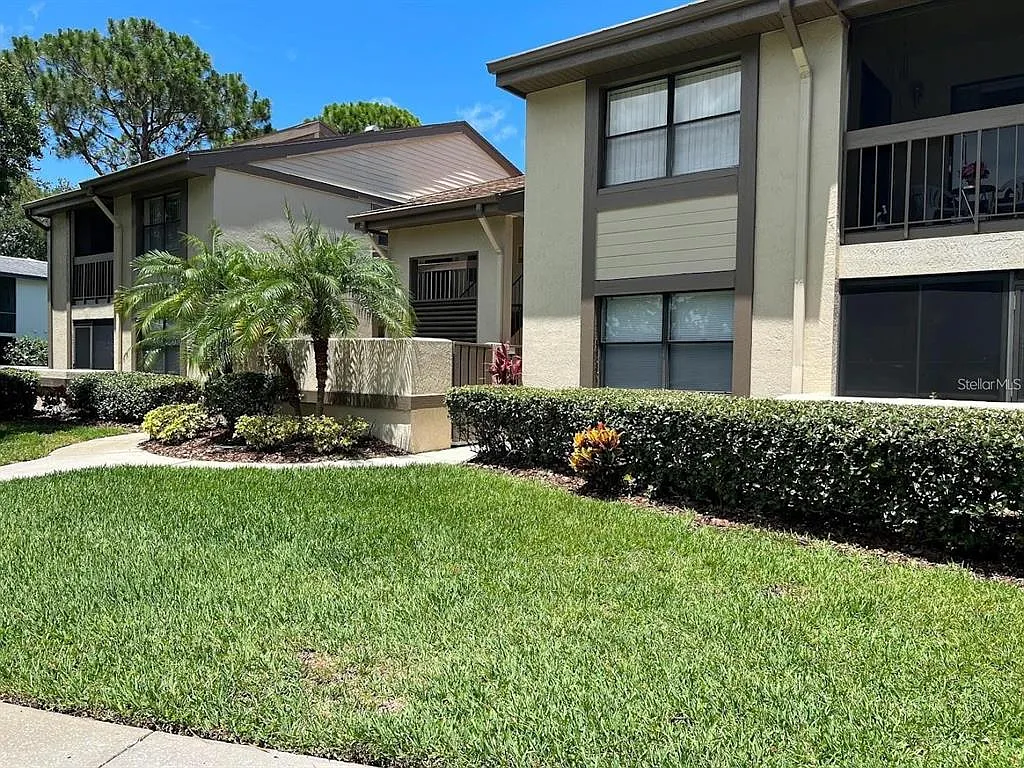 2 bed, 2.0 bath, 888 sqft, $1,800 — Photo 2