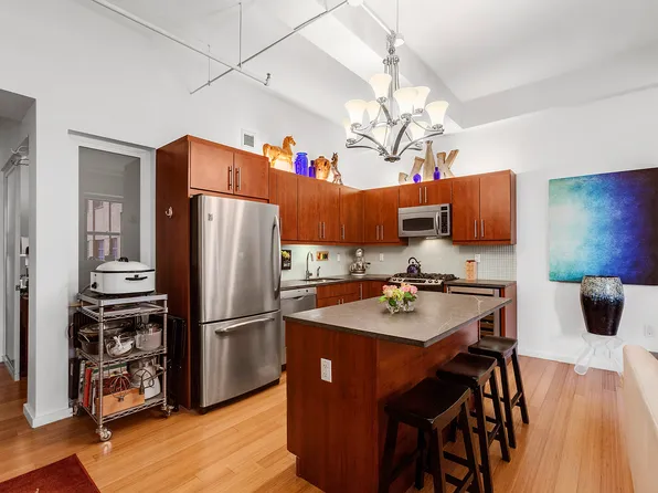 365 Bridge Street image 3 of 21