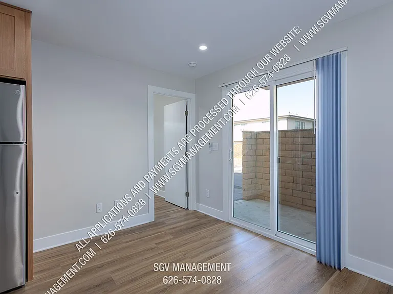 427-433 W Duarte Rd — Photo 4