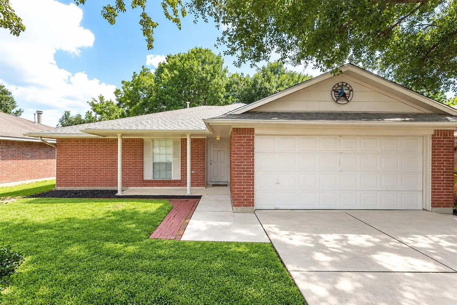 3 bed, 2.0 bath, 1490 sqft, $1,800 — Photo 1