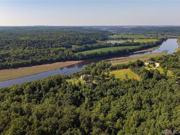 16 Bluff Dr, Eldon, MO 65026