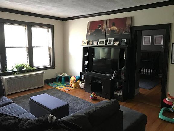 2nd image of 4455 N Leavitt St APT 2