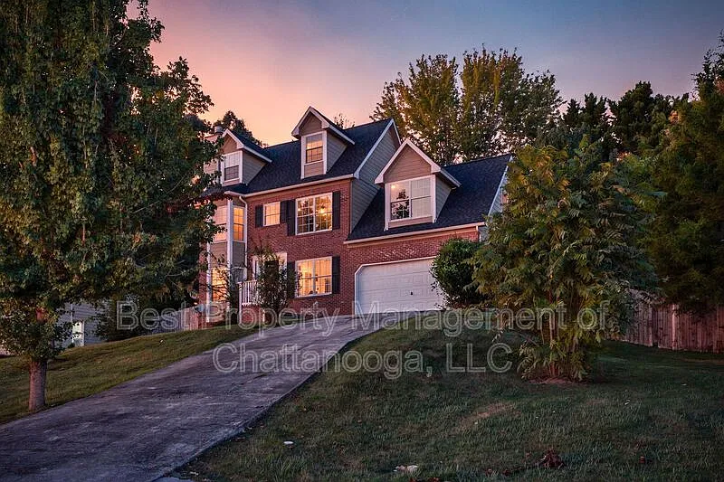 4 bed, 2.5 bath, 1747 sqft, $2,295 — Photo 1