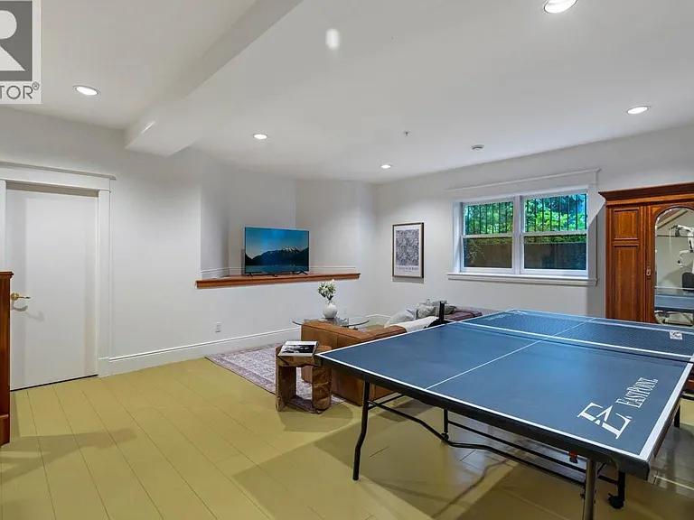 33 E 6th Ave — Photo 11