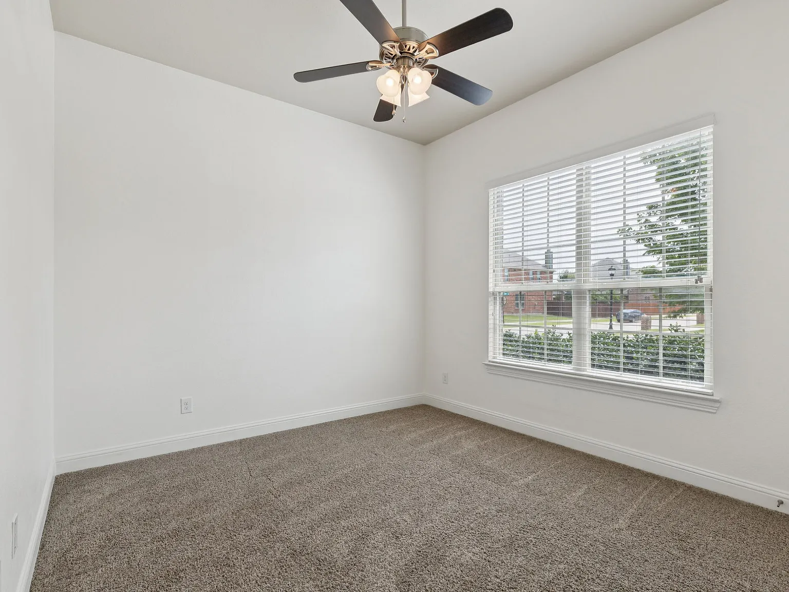 3 bed, 2033 sqft, $2,700 — Photo 4