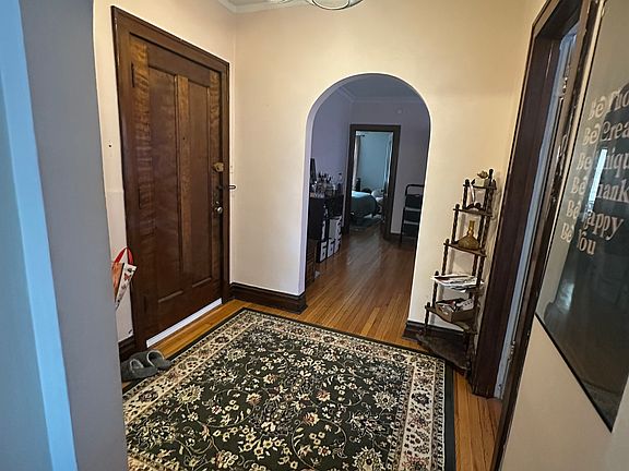Foyer / Front entry