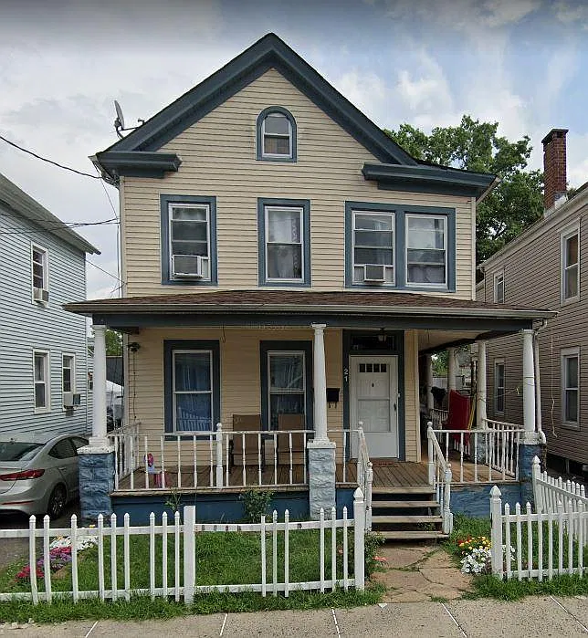 4 bed, $2,650 — Photo 1