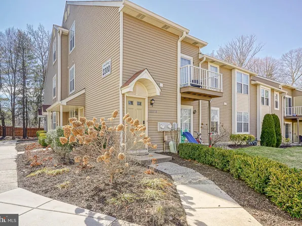 2302 Sedgefield Dr #B, Mount Laurel, NJ 08054