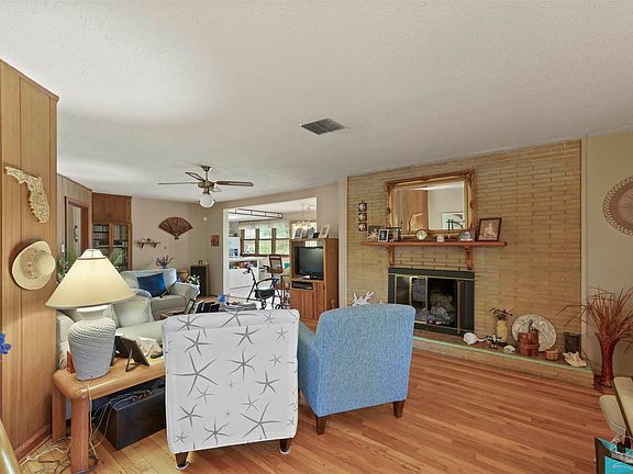 4th image of 3545 Bayou Dr