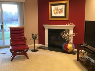 34 Beaver Lake Ct #10, Westhampton, NY 11977