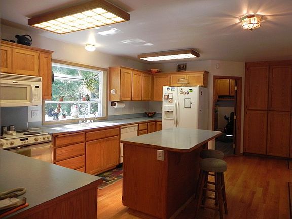 5th image of 38005 117th Ave E