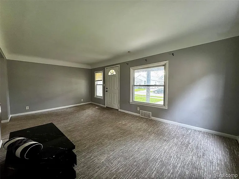 8045 Cadillac Ave — Photo 4