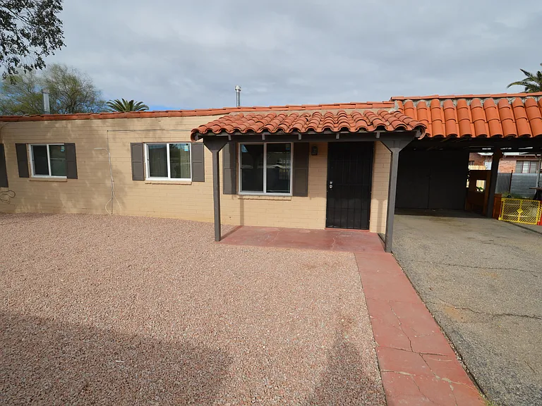 2611 E Fort Lowell Rd — Photo 1