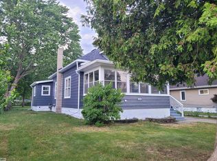 1707 McPherson St, Port Huron, MI 48060