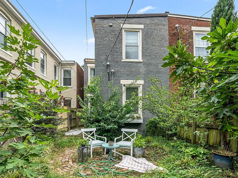 2915 E Marshall St — Photo 31