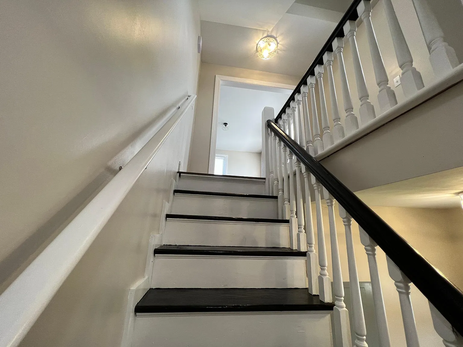 4 bed, 2010 sqft, $3,000 — Photo 2