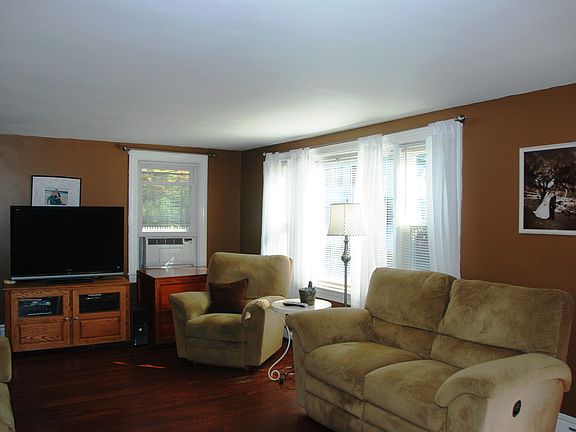 3rd image of 615 Whittier St