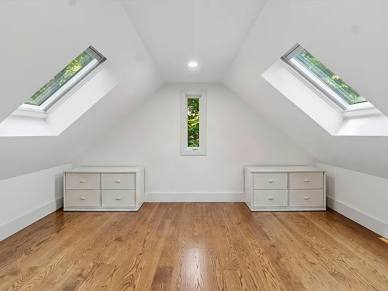 103 Hastings Ave — Photo 19